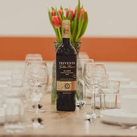 4 Bdr House, Free Parking - Sleeps 8 - Contractor, Professionals, Family Friendly *