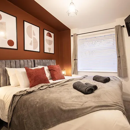 Dom wakacyjny 4 Bdr House, Free Parking - Sleeps 8 - Contractor, Professionals, Family Friendly *