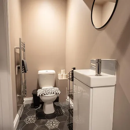 Sleeps 8 - Free Parking - Family Friendly, Contractors, Professionals Prázdninový dům