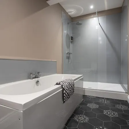 Sleeps 8 - Free Parking - Family Friendly, Contractors, Professionals Bristol
