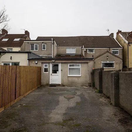 Sleeps 8 - Free Parking - Family Friendly, Contractors, Professionals Bristol