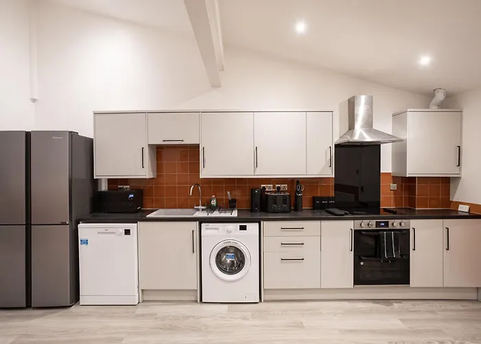 Dom wakacyjny 4 Bdr House, Free Parking - Sleeps 8 - Contractor, Professionals, Family Friendly