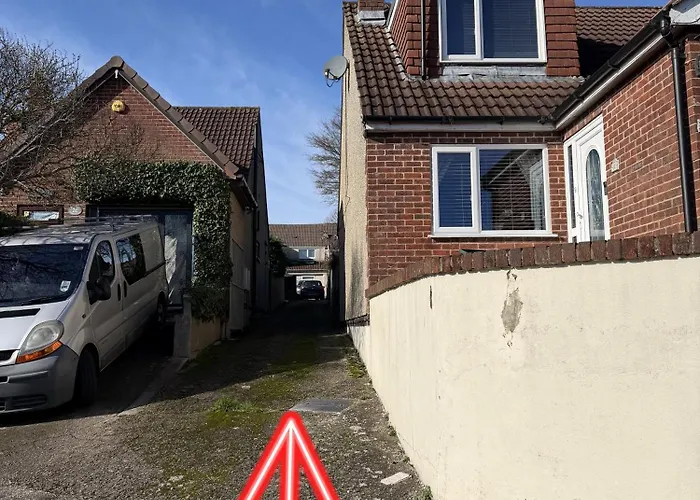 Dom wakacyjny 4 Bdr House, Free Parking - Sleeps 8 - Contractor, Professionals, Family Friendly Bristol