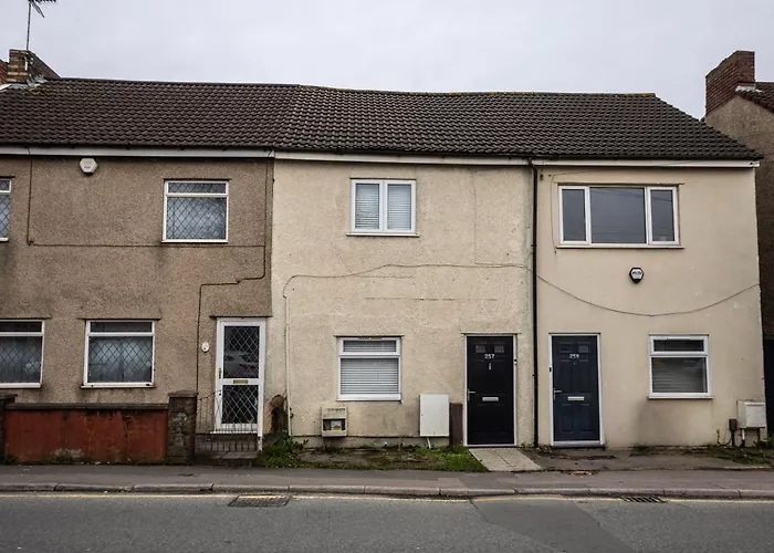 Dom wakacyjny 4 Bdr House, Free Parking - Sleeps 8 - Contractor, Professionals, Family Friendly Bristol