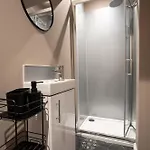 4 Bdr, Free Parking - Sleeps 8 - Contractor, Professionals, Family Friendly