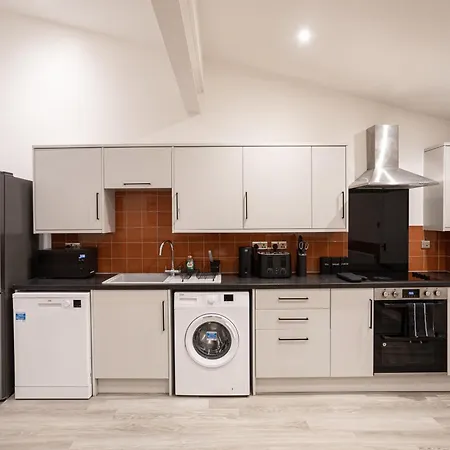 Prázdninový dům 4 Bdr House, Free Parking - Sleeps 8 - Contractor, Professionals, Family Friendly